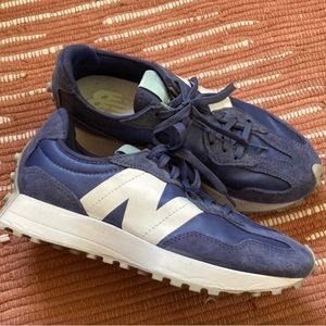 New Balance 327 Retro Sneakers